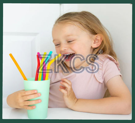 مصاصة سيليكون - آمنة غذائيًا، قابلة لإعادة الاستخدام ومريحة لكل رشفة